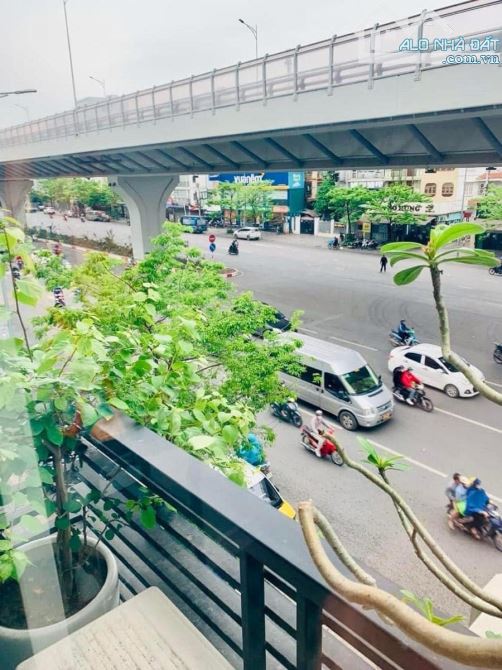 Bán nhà mặt phố Đại La, Hai Bà Trưng, 2 thoáng, vỉa hè đá bóng 5 tầng 76m2 giá 43 tỷ
