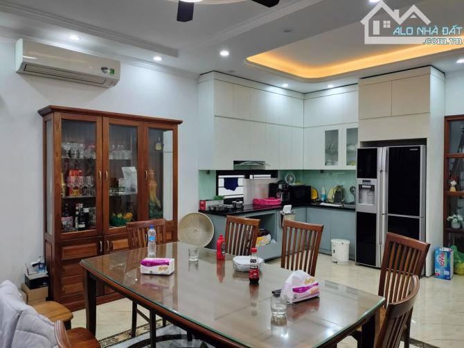 Bán Nhà Vị Trí Đẹp TT Phường Ngọc Thụy, LB DT: 51m2, 5 Tầng Thang Máy MT: 5m  GIÁ: 14.2 tỷ - 4