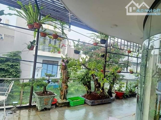 Bán Nhà Lô Góc 2 MTĐ - 4Tầng - 90m2 - Gần Lò Lu, Quận 9. Giá 8.X Tỷ - 4