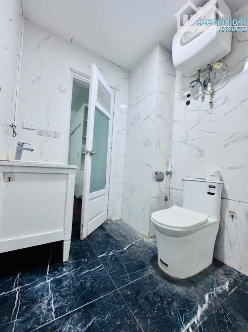 Giá Tốt! Tứ Liên, Tây Hồ - Đường Ô tô tránh - Kinh Doanh - 70M2 - 5 Tầng - 5,4M MT- Giá 18 - 4