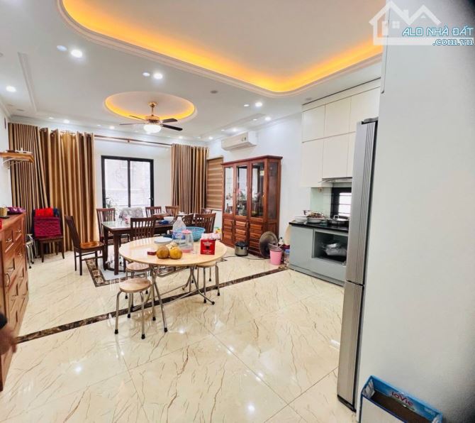 🏡 Ngọc Thụy - Long Biên - 70m2 - 14,2 tỷ - Ô tô - Lô góc - Thang máy - 4