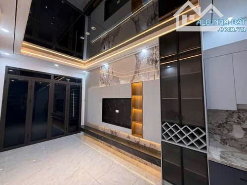 Bán nhà Thịnh Quang, Đống Đa, Hà Nội. DT 37m2, xây 4 tầng, full nội thất. Giá nhỉnh 7 tỷ - 5