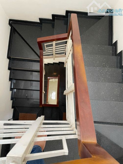 Bán nhà 1T2L HXH ngay CĐ Công Thương. 4 x 18 = 72m2. 6.3 tỷ - 5