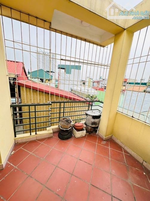 Bán nhà riêng Đại Từ. Lô góc 2 thoáng , giá rẻ, 33 m2 5 tầng. Giá 5.6 tỷ - 5