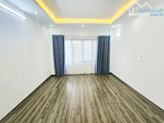 Bán nhà hồ Đền Lừ, nhà mới lô góc 30m2- 10ra oto dừng đỗ, ngõ thông kinh doanh 3 phòng ngủ - 5