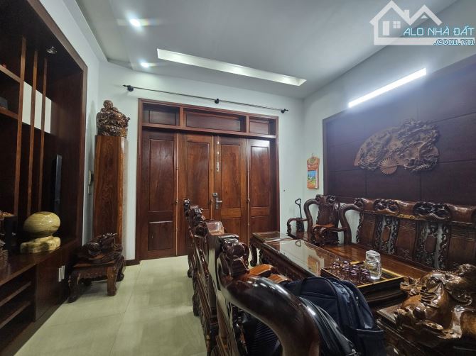 Nhà 2 mê mái ngói - Mặt tiền Hải Thượng Lãn Ông - Trung tâm BMT - 9x12m - 6