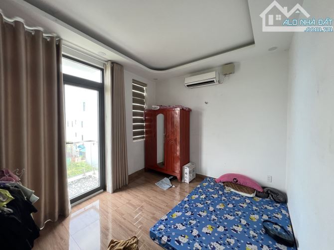 Ngay Nguyễn Văn Quá. 5 Tầng 220m dtsd. KPL dân trí. Hẻm 8m vỉa hè. Chỉ 5tỷ1 TL chính chủ - 6