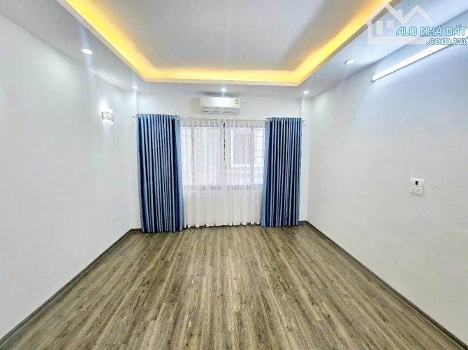 Bán nhà hồ Đền Lừ, nhà mới lô góc 30m2- 10ra oto dừng đỗ, ngõ thông kinh doanh 3 phòng ngủ - 6