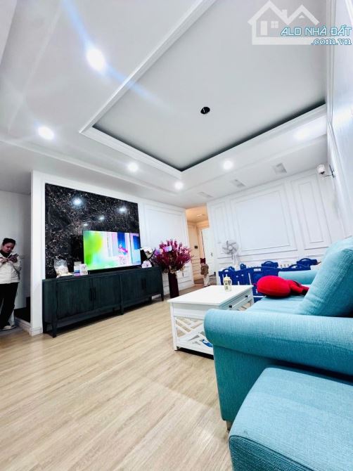 Giá Tốt! Tứ Liên, Tây Hồ - Đường Ô tô tránh - Kinh Doanh - 70M2 - 5 Tầng - 5,4M MT- Giá 18 - 6
