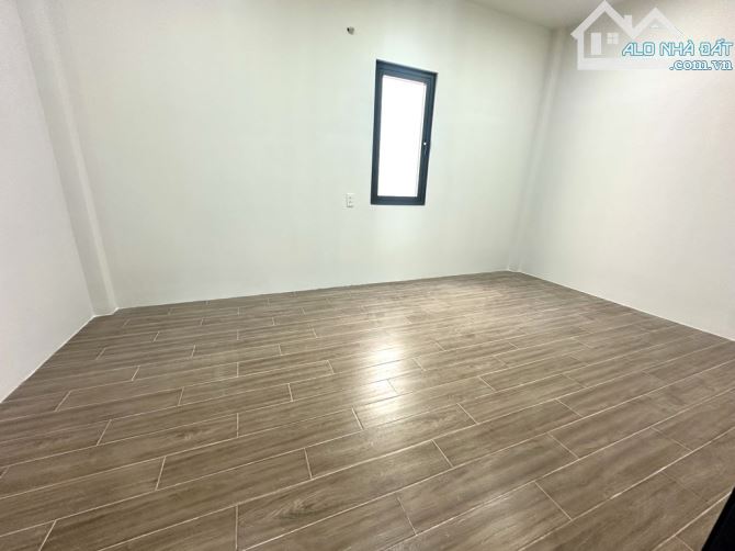 Bán nhà mới, Phường Tân Kiểng. 100m2 - ngang 5m - mặt tiền nhựa 8m - 7