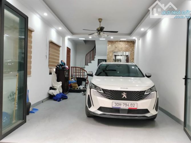 Bán Nhà Vị Trí Đẹp TT Phường Ngọc Thụy, LB DT: 51m2, 5 Tầng Thang Máy MT: 5m  GIÁ: 14.2 tỷ - 8