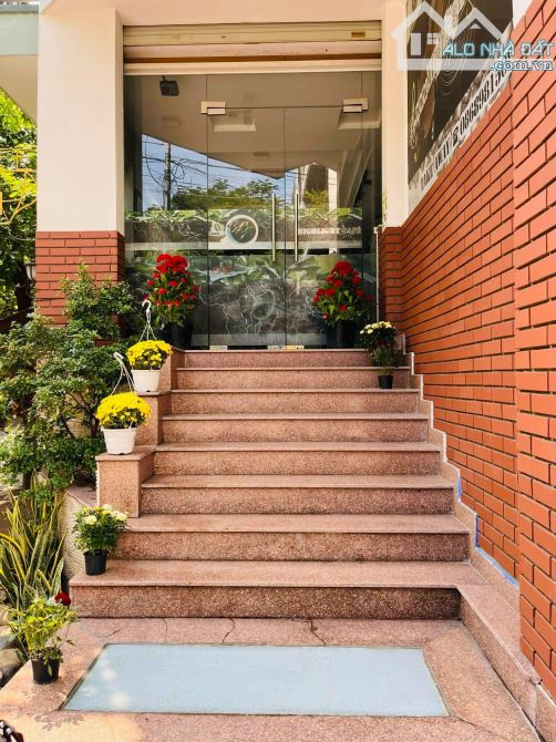 CĂN GÓC 4 TẦNG 73m2 GẦN ĐH VĂN LANG - 6 PN CHO THUÊ 50TR/THÁNG - GIÁ 16.9T - 9