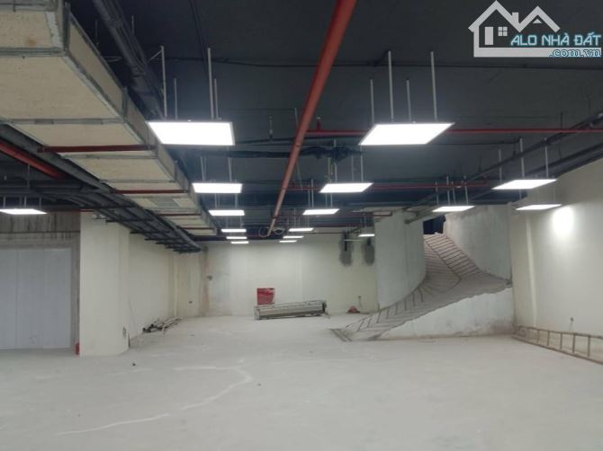 Cần Bán tòa nhà mặt phố Tam Trinh, Hoàn Mai DT sổ 450m2 x 6T, MT 15m, Giá 120 tỷ