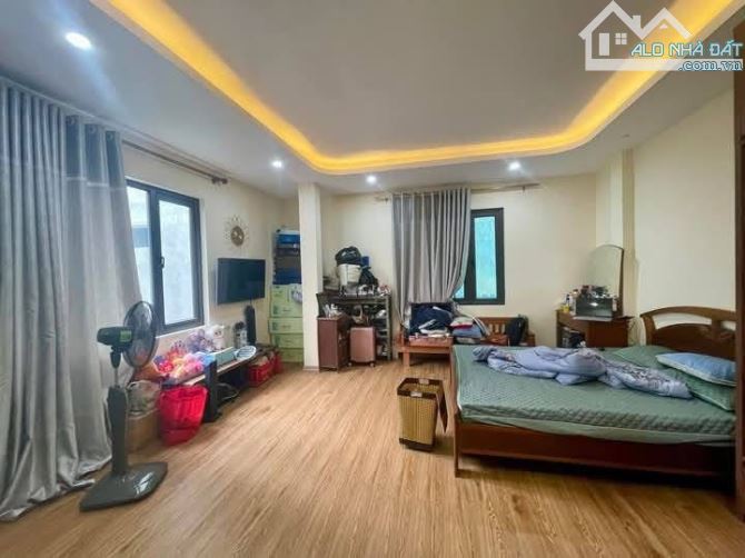 Bán Nhà Trung Tâm Quận Cầu Giấy, 44m², Mặt Tiền 4m, Ngõ Thông, Hơn 9 Tỷ