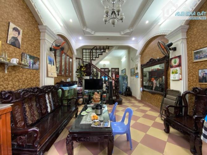 Nhà phân lô cán bộ Phùng Khoang, ngõ rộng ô tô vào, dân trí an ninh cực tốt, 65m2, 13.8 tỷ