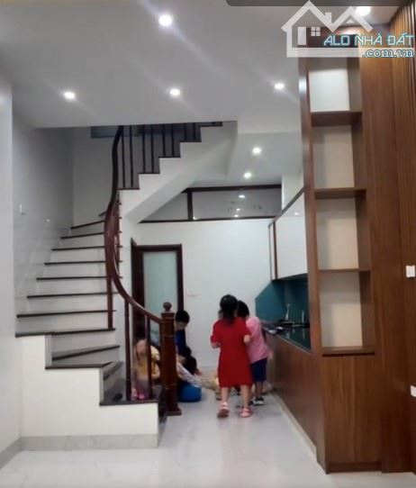 Bán nhà Phố Tô Hiệu Hà Đông,nhà 5 tầng, ô tô đỗ cửa, mặt tiền rộng rãi