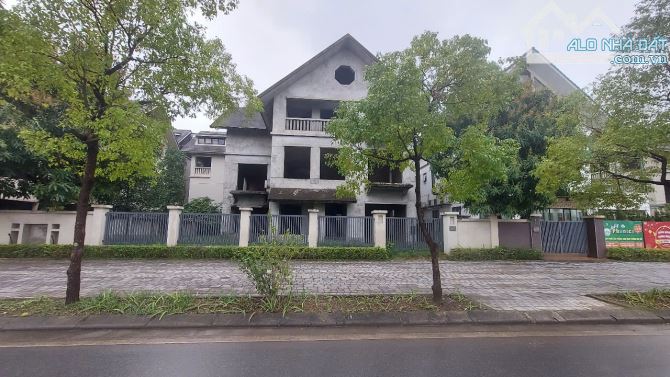 Bán biệt thự VIP KĐT Sunny Garden City, Quốc Oai. DT 400m2, MT 20m. 3,5 tầng. KD tốt.