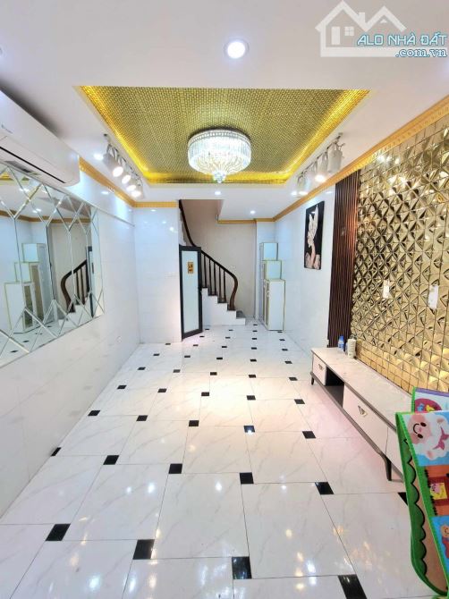 Bán nhà mặt ngõ Trương Định, quận Hoàng Mai 4 tầng nở hậu, lợi kinh doanh, 5 tỷ 8