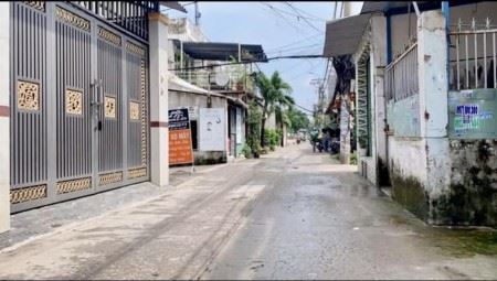 nhà vào ở liền đường võ văn vân bên hông quân đội ấp 1 vĩnh lộc B dân cư hiện hữu đông