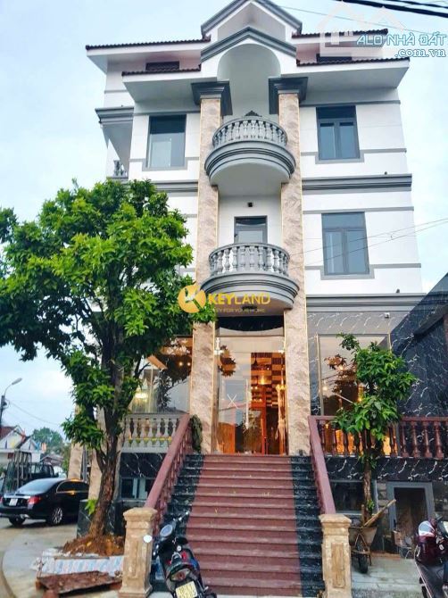 BÁN KHÁCH SẠN HAI MẶT TIỀN CÁCH HỒ XUÂN HƯƠNG 1KM