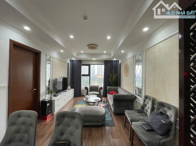 Cho thuê gấp căn hộ Golden west số 2 lê văn thiêm 3 phòng ngủ full đồ 96m2 giá rẻ