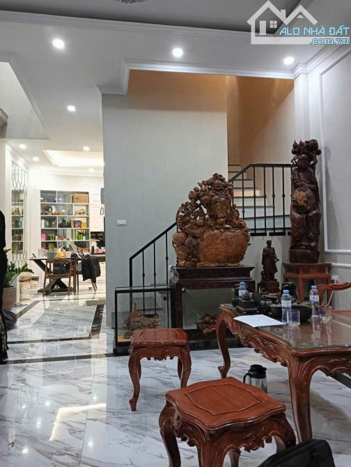 Bán nhà phố Nguyễn Đức Cảnh, Hoàng Mai, diện tích 57m2, 6T Thang máy, MT 5m, OTO