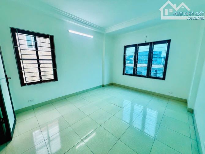 BÁN NHÀ NGUYỄN KHOÁI –SỔ ĐỎ CHÍNH CHỦ – 10 PHÚT LÊN PHỐ CỔ 44 M2 4 TẦNG, HƠN 5 TỶ