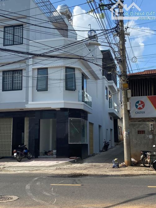 Nhà góc 2mt đường Quang Trung - trung tâm tp BMT
