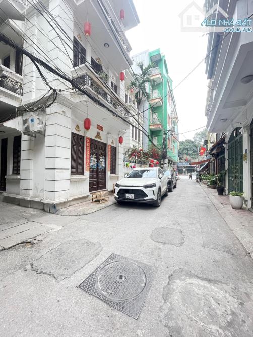 HOÀNG QUỐC VIỆT-DT50m2x Mt 4m-PHÂN LÔ QUÂN ĐỘI - OTO 4 CHỖ ĐỖ CỬA, 2 MẶT NGÕ TRƯỚC SAU