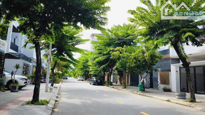 LÔ ĐÔI 210M2 ĐÔNG NAM. HÀNG HOT NAM HOÀ XUÂN. ĐIỆN ÂM TAY TRÁI