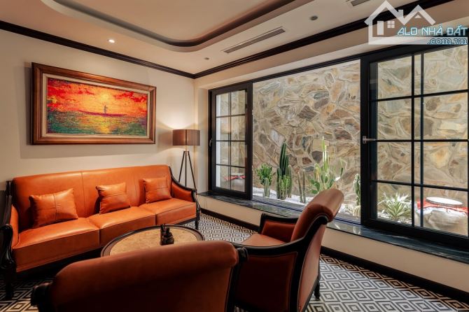 BÁN BT P.LÔ V.I.P NGÕ 2 GIẢNG VÕ - 290M2 3.5TẦNG - FULL NỘI THẤT, OTO TRÁNH ĐỖ, 86TỶ.