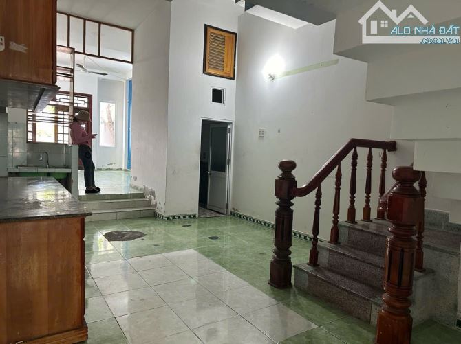 Bán nhà mặt tiền đường Trường Sơn cách biển 950m, cạnh chung cư PH,Nha Trang.Dt: 90,3m2