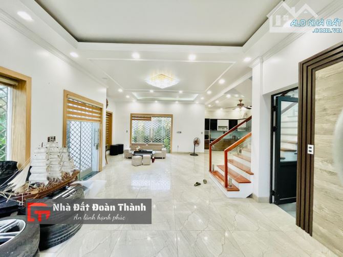 130m2 biệt thự 3 tầng view vườn hoa khu đô thị ngã 5 sân bay Cát Bi