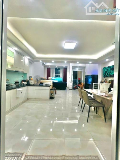 BÁN NHÀ HẺM NGUYỄN THỊ THẬP - CHDV DÒNG TIỀN HƠN 100TR/TH - 5 TẦNG 120M2 - CHỈ 25 TỶ - 11