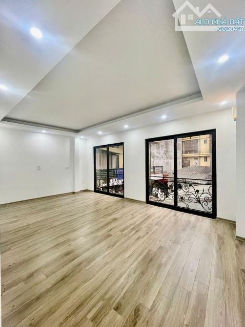 Bán nhà đường sông sét , ô tô đỗ 10m , thang máy nhập khẩu , dt 50m x 6T x 8,9 tỷ