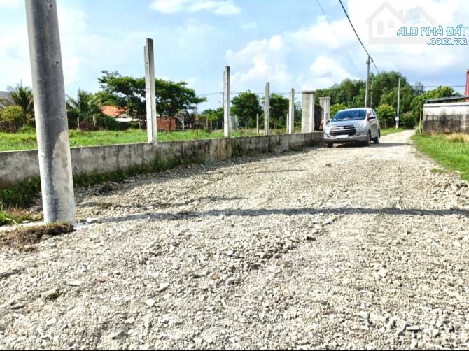 🔥Hạ 500 Triệu - Đất 560m2 Thổ Cư bán 2,1 Tỷ, đường ô Tô cách Tỉnh Lộ 2 chỉ 100m gần Chợ - 1