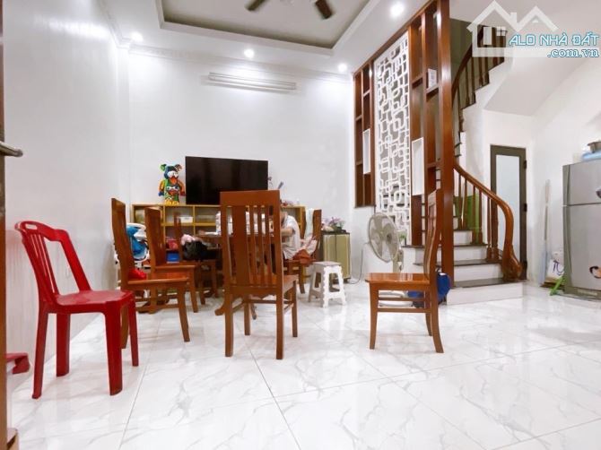 Bán nhà Trương Định 42m, xây dựng 5 tầng ngõ nông gần phố - 1