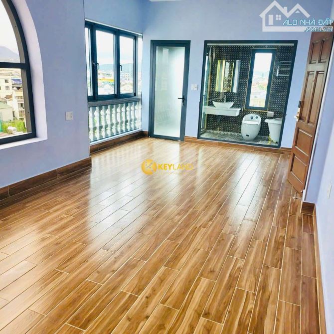 BÁN KHÁCH SẠN HAI MẶT TIỀN CÁCH HỒ XUÂN HƯƠNG 1KM - 1