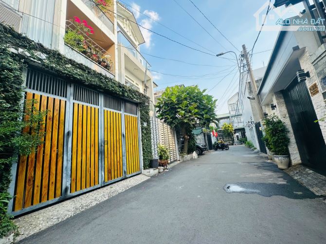 Bán gấp lô đất, vuông vức, 80m2 ngang 5m, đường rộng 5m ngay chợ Tăng Nhơn Phú B - 1