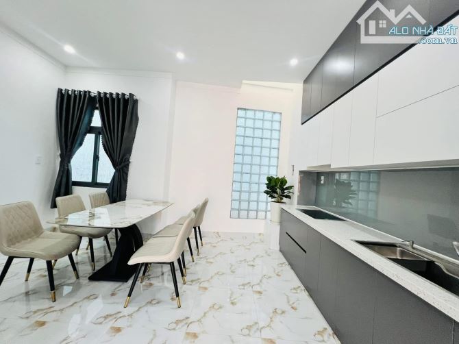 NHÀ HẺM 129 NGUYỄN CHÍ THANH - NGAY TRƯỜNG ĐÔNG DU. DTSD 150M2. HƯỚNG ĐÔNG NAM - 1