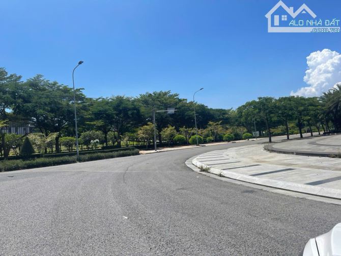 CHUYỂN NHƯỢNG QUỸ ĐẤT 3.5HA GIÁP BIỂN HỒ TRÀM, PHÁP LÝ MINH BẠCH, VỊ TRÍ ĐẮC ĐỊA HIẾM CÓ - 1