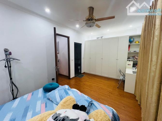 🔥 SIÊU PHẨM HOÀNG QUỐC VIỆT - PHÂN LÔ VIP - THANG MÁY - Ô TÔ NGỦ TRONG NHÀ 🔥  DT 75M² - 13