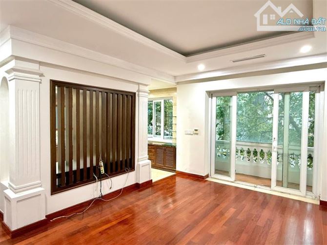 BÁN BIỆT THỰ NHÀ VƯỜN PHỐ VŨ TRỌNG PHỤNG 141M2- 4 TẦNG - MT9M- 70 TỶ - 14
