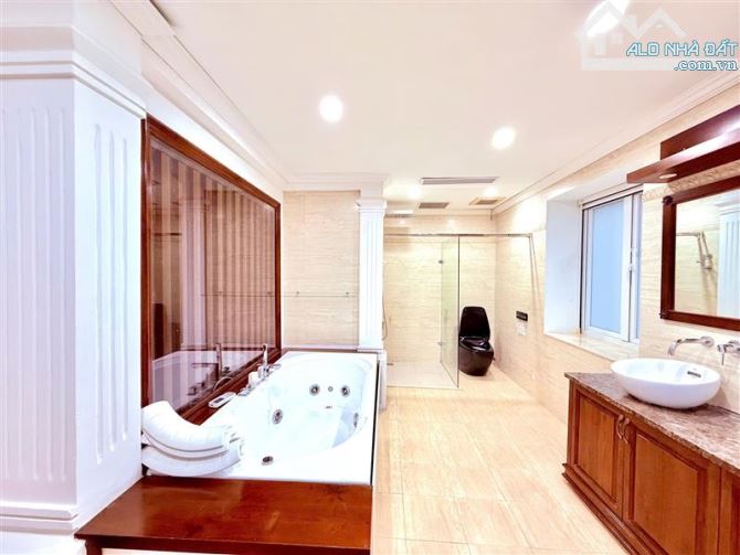 BÁN BIỆT THỰ NHÀ VƯỜN PHỐ VŨ TRỌNG PHỤNG 141M2- 4 TẦNG - MT9M- 70 TỶ - 17