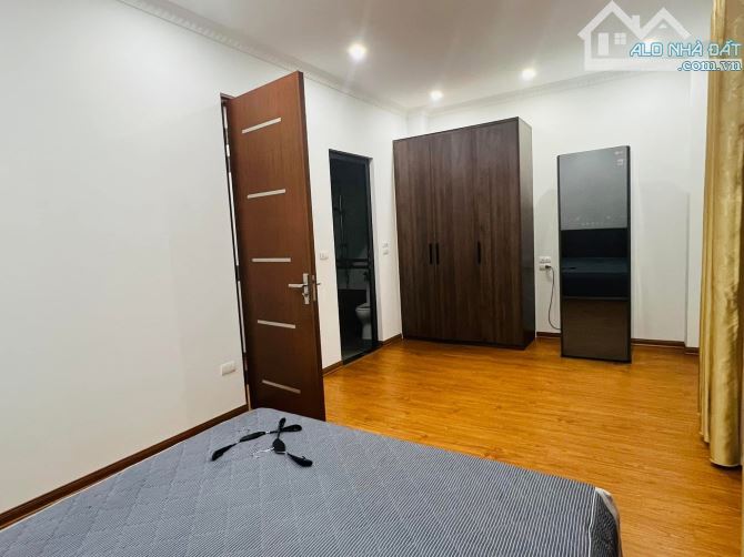 🔥 SIÊU PHẨM HOÀNG QUỐC VIỆT - PHÂN LÔ VIP - THANG MÁY - Ô TÔ NGỦ TRONG NHÀ 🔥  DT 75M² - 18