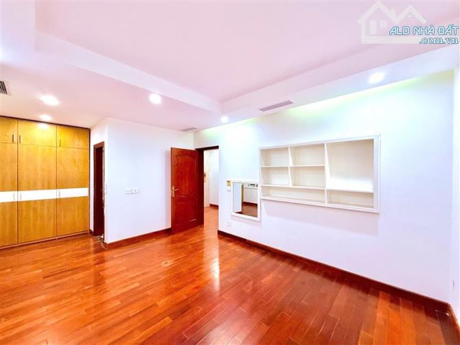 BÁN BIỆT THỰ NHÀ VƯỜN PHỐ VŨ TRỌNG PHỤNG 141M2- 4 TẦNG - MT9M- 70 TỶ - 20