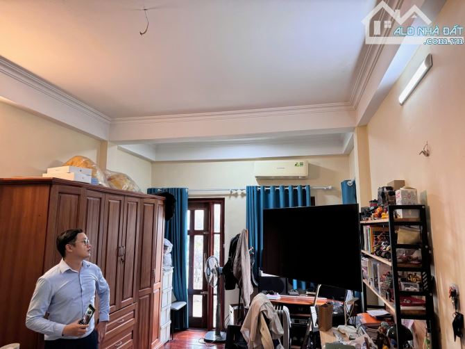 Bán gấp nhà MP Trần Khát Chân HBT,đường 2 chiều,vỉa hè đá bóng,kinh doanh đỉnh, chỉ 28 tỷ - 2