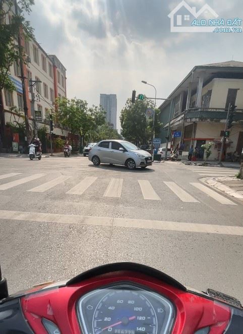 Bán nhà Phố Tô Hiệu Hà Đông,nhà 5 tầng, ô tô đỗ cửa, mặt tiền rộng rãi - 2