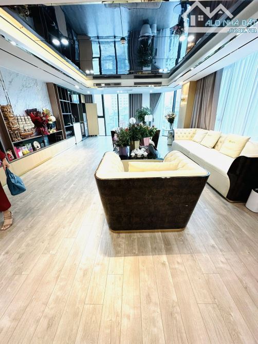 Tòa Văn Phòng Hạng A- Lô Góc Bề Thế-Phố Nguyễn Xiển 96/120m, 9Tầng,MT 20m 98 Tỷ - 2