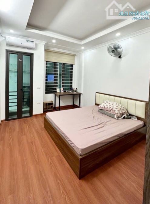 Định Công Thượng 44m2. Giá chào 8.55 tỷ. Full nội thất - 2